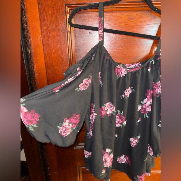Torrid size 1 floral off shoulder cold shoulder blouse - Picture 1 of 7